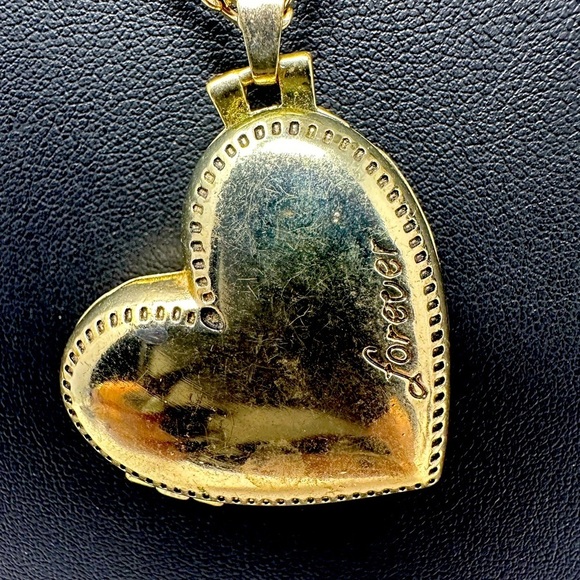 Vintage Heart Lip Balm or Perfume Locket With Mirror - Picture 6 of 6